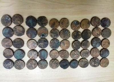 کشف و ضبط سکه های هزار ساله در آران و بیدگل